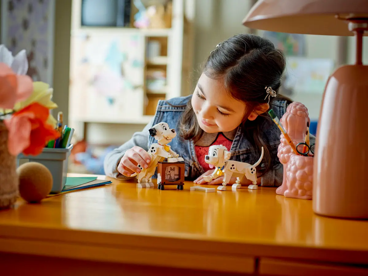 Конструктор LEGO Disney 101 далматинец - щенки Лаки и Пенни 268 элементов (43271) - изображение 8