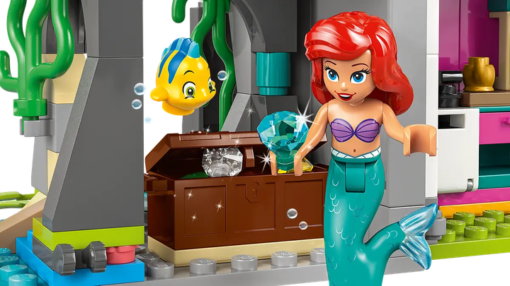 Конструктор LEGO Disney Замок принцессы и королевские домашние