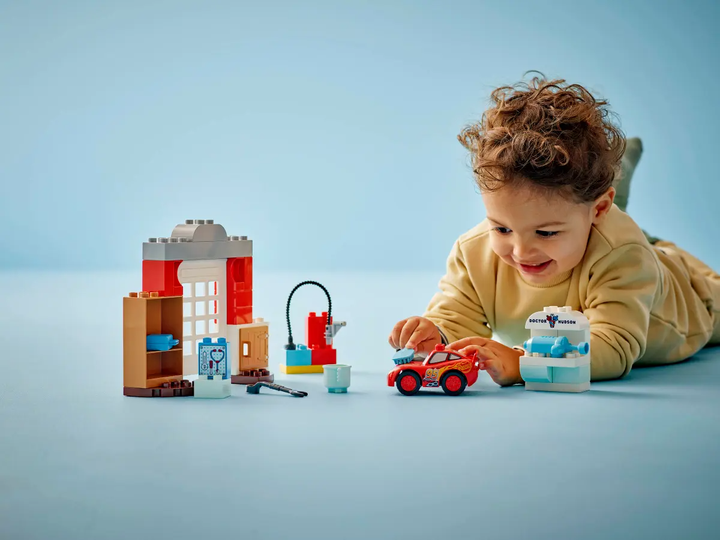 Конструктор LEGO Duplo Визит МакКвина в мастерскую мэра 35 элементов (10456) - Фото 7 Конструктор LEGO Duplo Визит МакКвина в мастерскую мэра 35 элементов (10456) - изображение 7