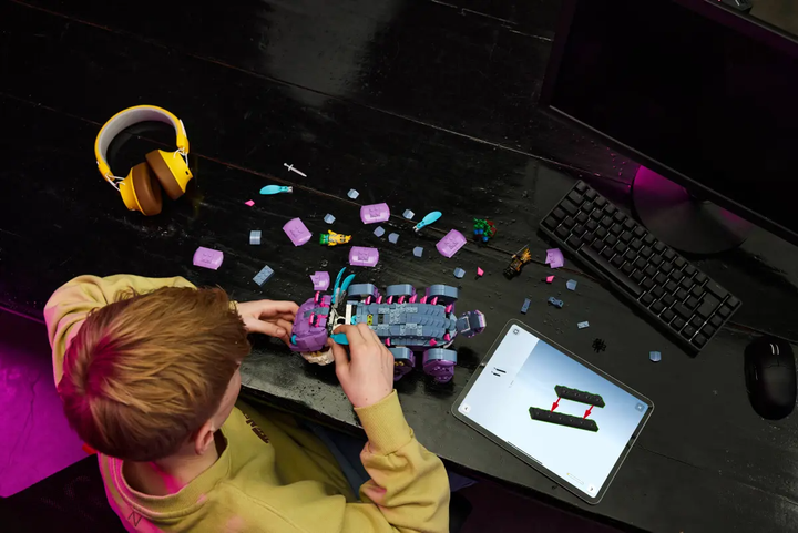 Конструктор LEGO Fortnite Кломбо 1084 элемента (77077) – игрушки с