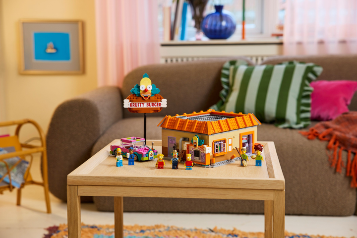 Конструктор LEGO Icons The Simpsons: Красті Бургер 1635 елементів (10352) - зображення 13