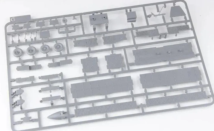 Збірна модель 1/72 Суборбітальний бомбардувальник-космоліт Sänger-Bredt Silbervogel з комплектом ядерного озброєння та аеродромним тягачем Takom 5018 - Фото 4 Збірна модель 1/72 Суборбітальний бомбардувальник-космоліт Sänger-Bredt Silbervogel з комплектом ядерного озброєння та аеродромним тягачем Takom 5018 - изображение 4