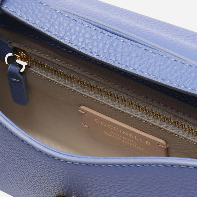 Torebka crossbody damska skórzana Coccinelle Dew E1QTF120301-B36 Niebieska - obraz 4