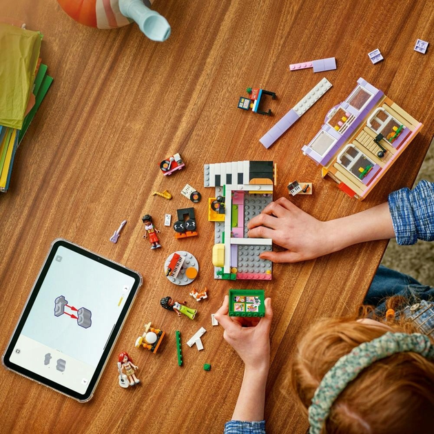 Zestaw klocków LEGO Friends Sklep muzyczny i mieszkanie 483 elementy (42653)  - obraz 5