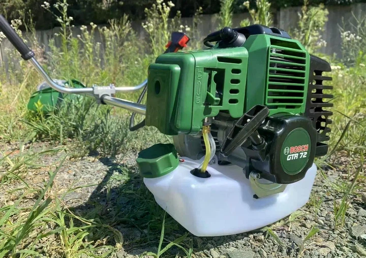 Бензокоса Deko GTR 72 (7.8 л.с., 5.5 кВт, 2-тактная) с ножом и леской - изображение 3