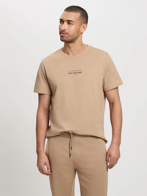 Футболка бавовняна довга чоловіча Cross Jeans 16056-383 M Бежева (8697319727937) - зображення 1