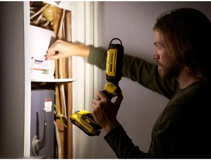 Фонарь светодиодный аккумуляторный Stanley FatMax 18В XR Li-Ion (V20) 350-700 люмен SFMCL050B - Фото 6 Фонарь светодиодный аккумуляторный Stanley FatMax 18В XR Li-Ion (V20) 350-700 люмен SFMCL050B - изображение 6