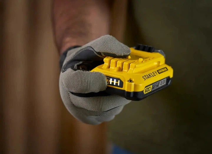 Зарядний пристрій та 2 акумулятора Stanley FATMAX V20, 18В, 2Ач, час зарядки 60 хв SFMCB12D2 - Фото 2 Зарядний пристрій та 2 акумулятора Stanley FATMAX V20, 18В, 2Ач, час зарядки 60 хв SFMCB12D2 - зображення 2
