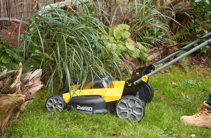 Газонокосилка аккумуляторная самоходная бесщеточная Stanley FatMax 20 В, 4 Ач, ширина кошения 51 см, высота кошения 25-57 мм, травосборник 40 л SFMCMWS251M - изображение 4