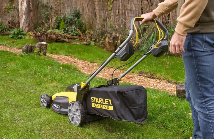 Газонокосилка аккумуляторная самоходная бесщеточная Stanley FatMax 20 В, 4 Ач, ширина кошения 51 см, высота кошения 25-57 мм, травосборник 40 л SFMCMWS251M - изображение 5