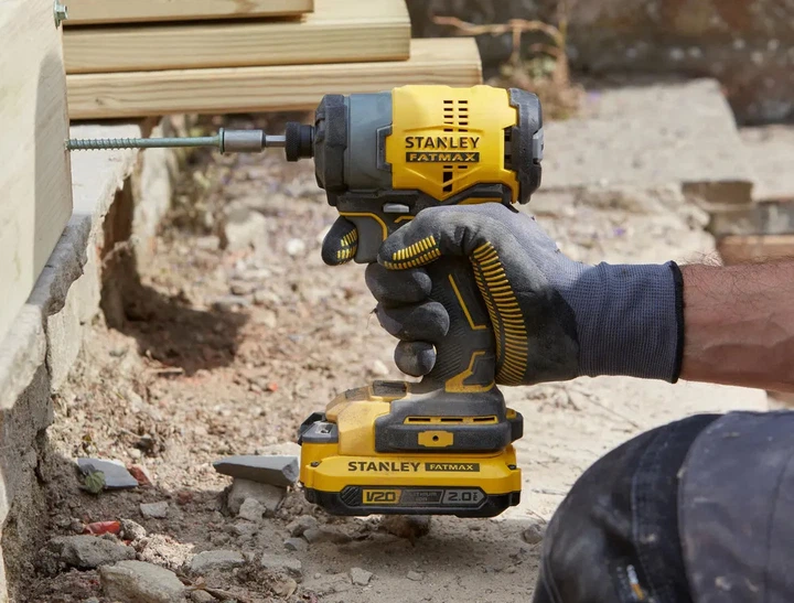 Акумуляторний безщітковий ударний гайковерт Stanley FatMax Li-Ion 18 В, 165 Нм, 2800 об/хв, 3100 уд/хв, патрон HEX 6,35 мм SFMCF810B - Фото 3 Акумуляторний безщітковий ударний гайковерт Stanley FatMax Li-Ion 18 В, 165 Нм, 2800 об/хв, 3100 уд/хв, патрон HEX 6,35 мм SFMCF810B - зображення 3