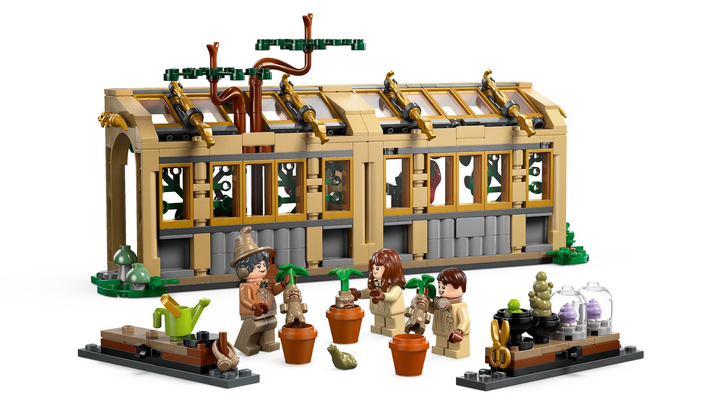 Zestaw klocków LEGO Harry Potter Zamek Hogwart: zajęcia z zielarstwa 390 elementów (76445)  - obraz 4