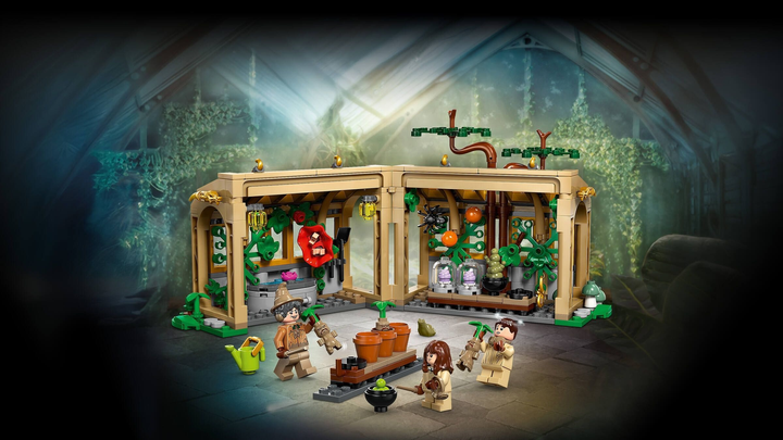 Zestaw klocków LEGO Harry Potter Zamek Hogwart: zajęcia z zielarstwa 390 elementów (76445)  - obraz 8