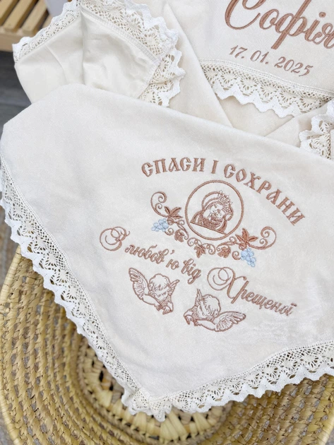Крыжма для девочки Family Tradition велюровая махра сатин с вышивкой и кружевом 100х100 см айвори Под покровом Богородицы - изображение 4
