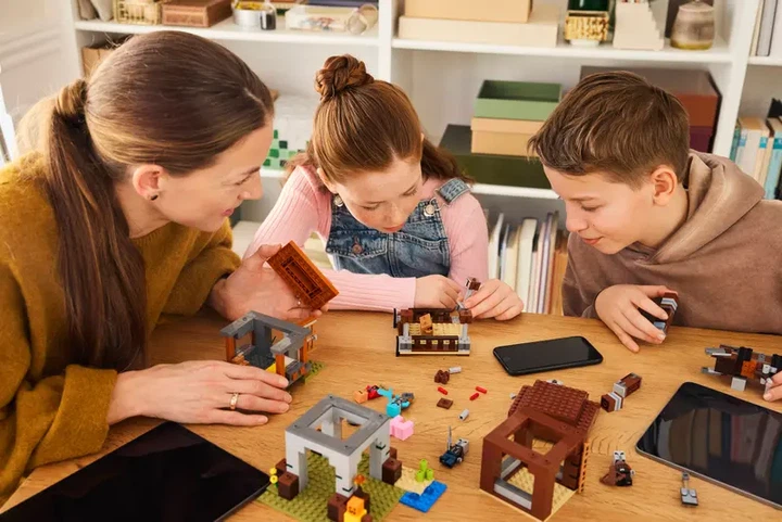 Конструктор LEGO Minecraft Убежище разбойников и разрушителей 665 элементов (21278) - Фото 10 Конструктор LEGO Minecraft Убежище разбойников и разрушителей 665 элементов (21278) - изображение 10