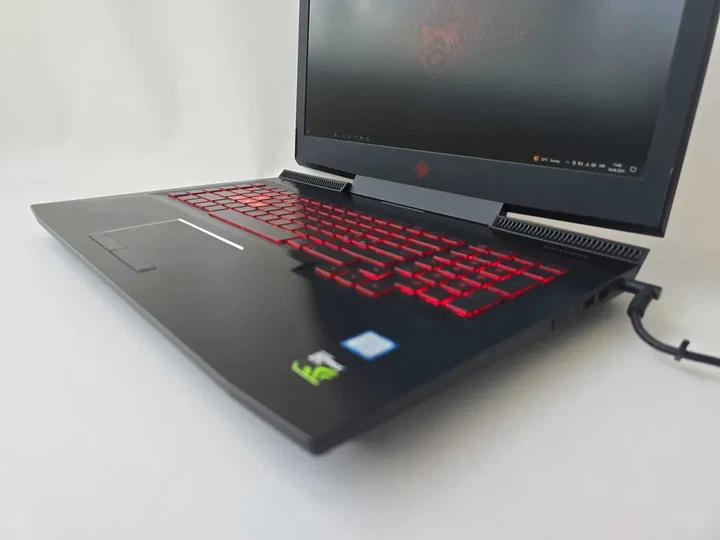 Ноутбук HP Omen 17 i5 7300HQ/GTX 1050/RAM 12GB/SSD 512GB/WIN 10 Б\В - Фото 3 Ноутбук HP Omen 17 i5 7300HQ/GTX 1050/RAM 12GB/SSD 512GB/WIN 10 Б\В - зображення 3