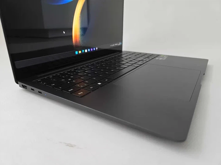Ноутбук Samsung Galaxy Book3 Ultra I9 13900H/RTX 4070/RAM 16GB/AMOLED Б\В - зображення 2