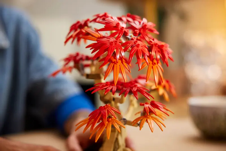 Zestaw klocków LEGO Botanicals Klon palmowy bonsai 474 elementy (10348) - obraz 10