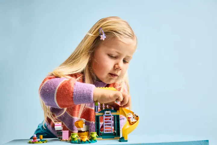 Zestaw klocków LEGO Blue i Łatko na placu zabaw 104 elementy (11201) - obraz 10