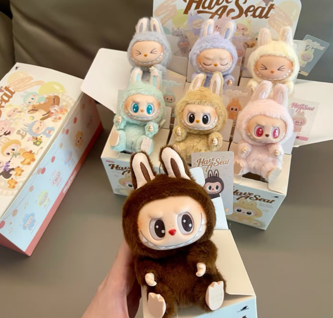 Мягкая игрушка-сюрприз 2 сезон Labubu Лабубу, брелок 15x8 см, 1 из