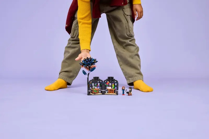 Конструктор LEGO Wednesday Квітка чорної жоржин 358 деталей 76784 (5702017813189) - зображення 3