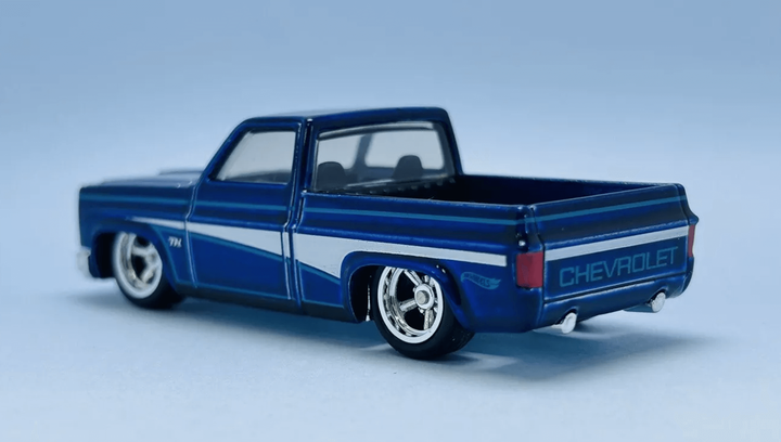 Машинка Базовая Hot Wheels '83 Chevy Silverado Super Treasure Hunt