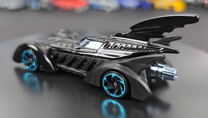 Машинка Базовая Hot Wheels Batman Forever Batmobile Treasure Hunts