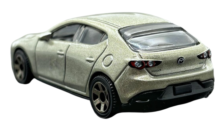 Машинка Большой Город Matchbox 2019 Mazda 3 Road Trip 1:64 HVP04 Gold - Фото 6 Машинка Большой Город Matchbox 2019 Mazda 3 Road Trip 1:64 HVP04 Gold - изображение 6