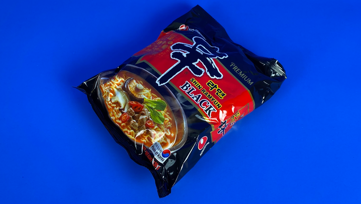 Локшина Nongshim Shin Рамьон Чорний Гостра 130g - Фото 4 Локшина Nongshim Shin Рамьон Чорний Гостра 130g - зображення 4