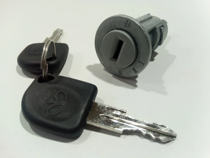 まい 国内12月18日発売予定】マイセン × アディダス オリジナルス ZX 10000