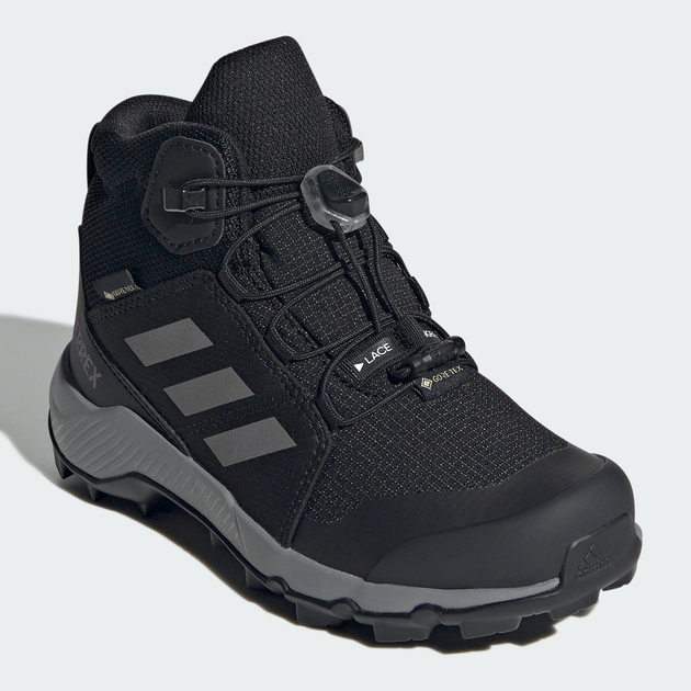 Подростковые зимние ботинки для мальчика Adidas Terrex Mid