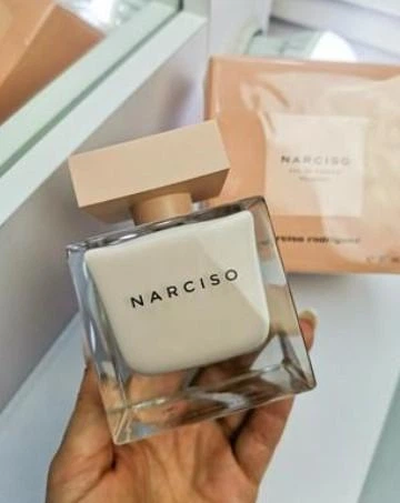Парфумована вода Narciso Rodriguez Narciso Poudree Eau De Parfum, 90 ml - Фото 2 Парфумована вода Narciso Rodriguez Narciso Poudree Eau De Parfum, 90 ml - зображення 2