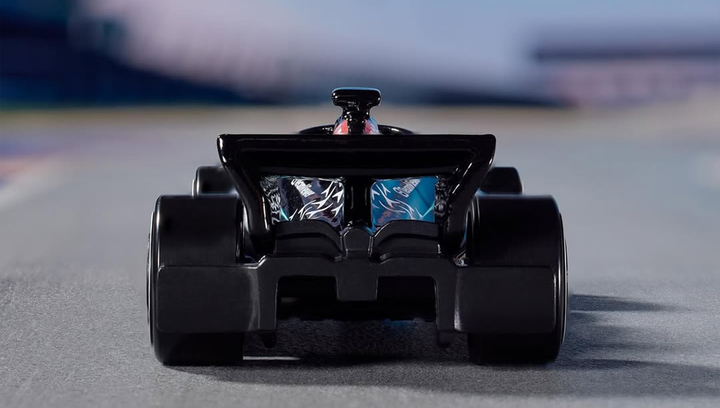 Машинка Базовая Hot Wheels Mercedes-AMG Petronas Formula 1 One Team Track Aces 1:64 HYX78 Black - изображение 6