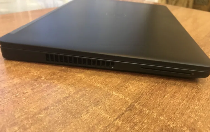 Ігровий ноутбук Dell Precision 3510 / 15.6" (1920x1080) IPS Touch / Intel Core i7-6700HQ (4 (8) ядра по 2.6 - 3.5 GHz) / 16 GB DDR4 / 256 GB SSD / AMD FirePro W5130M, 2 GB GDDR5, 128-bit / WebCam б/в - зображення 6