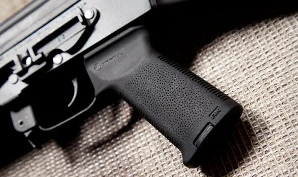 Рукоятка пистолетная Magpul MOE для АК - изображение 2