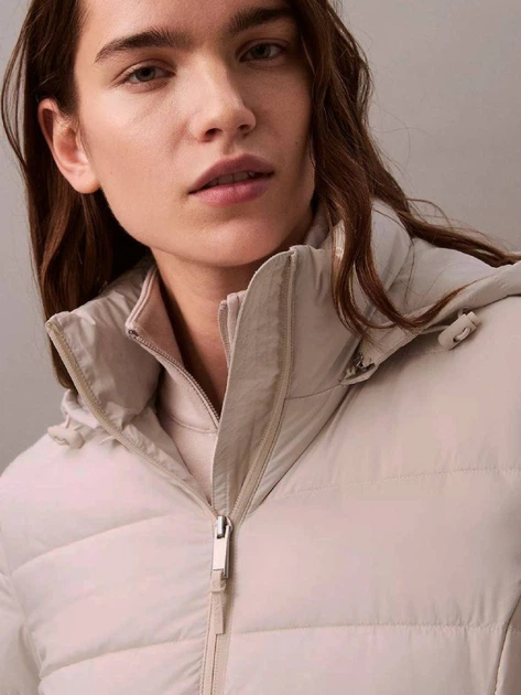 Куртка демисезонная короткая с капюшоном женская Calvin Klein 390500939 XL Молочная ( 1159837553) - Фото 4 Куртка демисезонная короткая с капюшоном женская Calvin Klein 390500939 XL Молочная ( 1159837553) - изображение 4