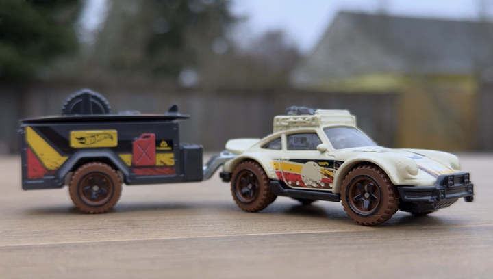 Машинка Базова Hot Wheels Porsche 911 Off-Roader з Причіпом Track