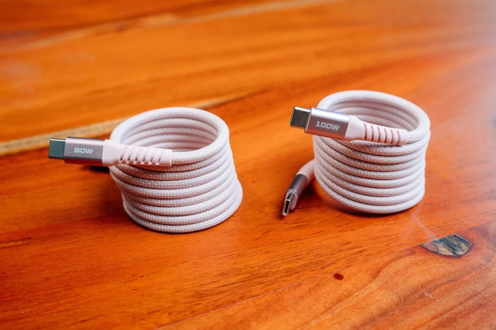 Kabel zasilający i synchronizacyjny Verbatim 100 W z magnesem, USB-C do USB-C, 120 cm, różowy (0023942318576) - obraz 5