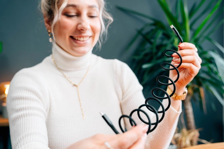 Kabel zasilający i synchronizujący Verbatim 60 W z magnesem, USB-C do USB-C, 120 cm, czarny (0023942318590) - obraz 6