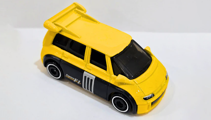 Машинка Базовая Hot Wheels Renault Espace F1 Modified 1:64 HYW32