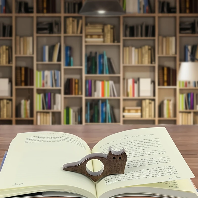 Тримач-закладка для сторінок книги на палець. Дерев'яна закладка у формі кота - зображення 3