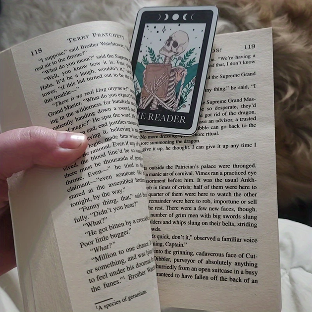 Акриловая закладка с рисунком скелета "The reader" с кисточкой. Закладка для книг. Подарок книголюбам - Фото 3 Акриловая закладка с рисунком скелета "The reader" с кисточкой. Закладка для книг. Подарок книголюбам - изображение 3