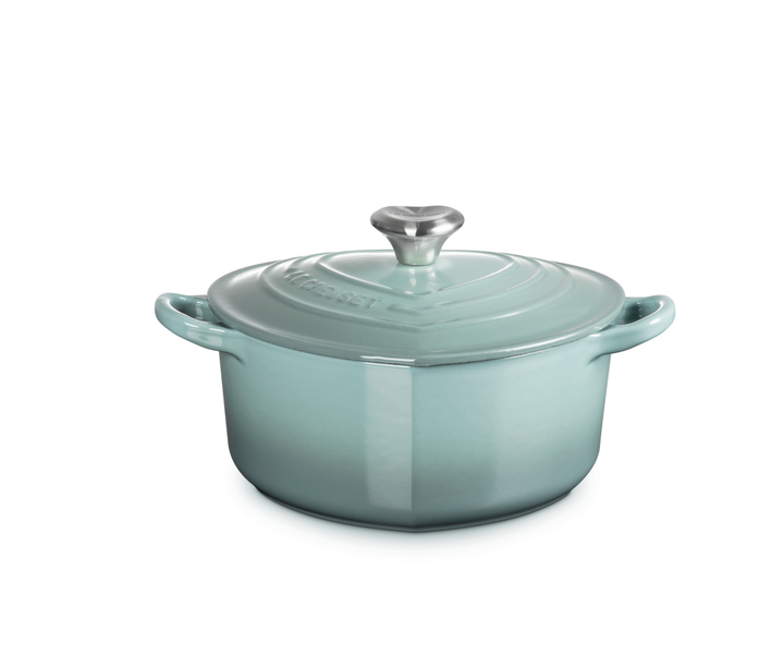 Каструля Le Creuset Heart 1,9 л Sea Salt (21401207174455) - Фото 2 Каструля Le Creuset Heart 1,9 л Sea Salt (21401207174455) - изображение 2