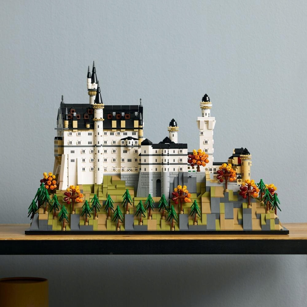 Zestaw klocków LEGO Architecture Zamek Neuschwanstein 3455 elementów (21063) - obraz 4