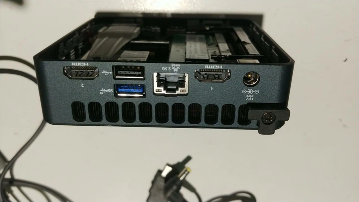 Неттоп Б-клас Intel NUC 11TNBi5 USFF / Intel Core i5-1135G7 (4 (8