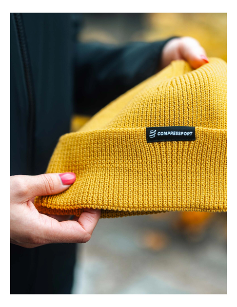 Зимняя шапка 100% мериносовая шерсть Compressport Podium Beanie, Ceylon Yellow (XHWU8807060TU) - Фото 3 Зимняя шапка 100% мериносовая шерсть Compressport Podium Beanie, Ceylon Yellow (XHWU8807060TU) - изображение 3