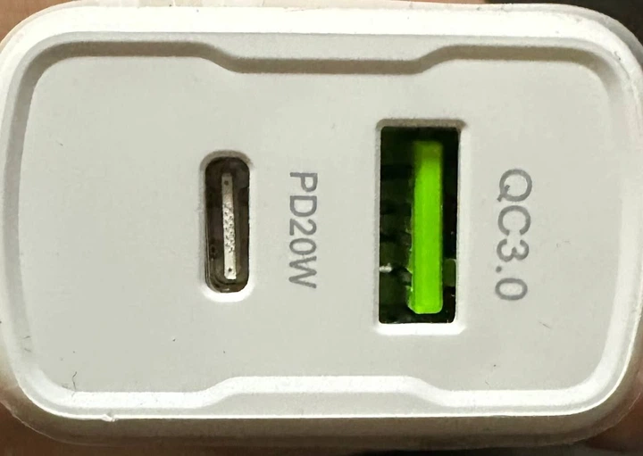 Мережевий зарядний пристрій A-18AC 20W USB + Type-C Без бренду універсальний - изображение 2