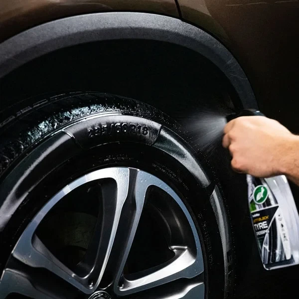 Полироль для шин и пластика Turtle Wax Wet’n’Black 500 мл, средство для чернения резины авто, эффект мокрого блеска и защита - изображение 3