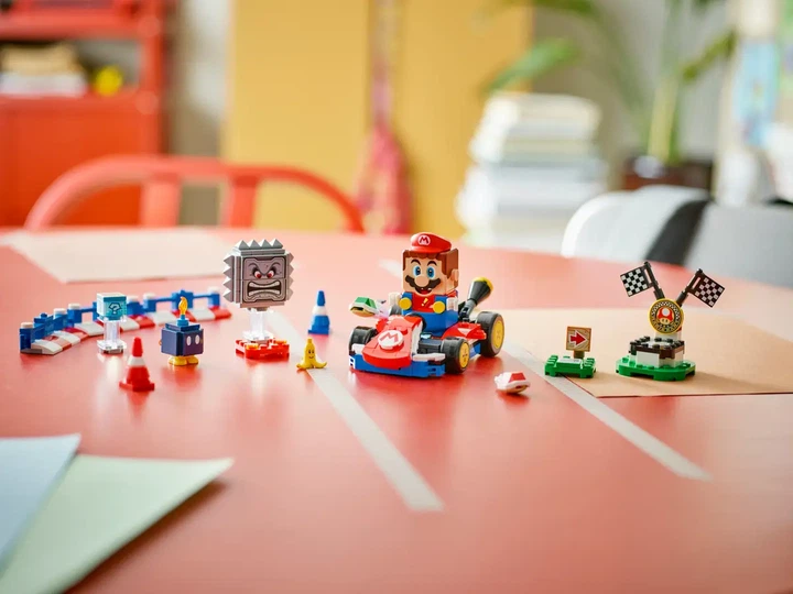 Конструктор LEGO Super Mario Mario Kart - Interactive LEGO Mario та Standard Kart 278 деталей (72043) - изображение 8