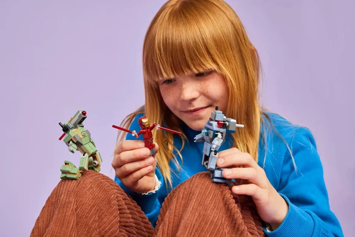 Конструктор LEGO Super Heroes Marvel Залізна людина та Бойова Машина проти Хаммер Дронів 204 деталі (76320) - зображення 6